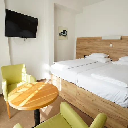 Hotel Argument 3*