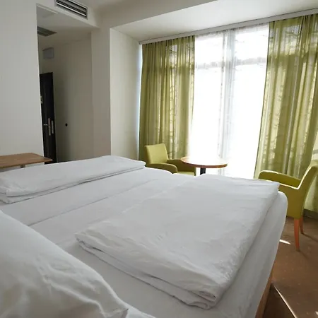 Hotel Argument 3*