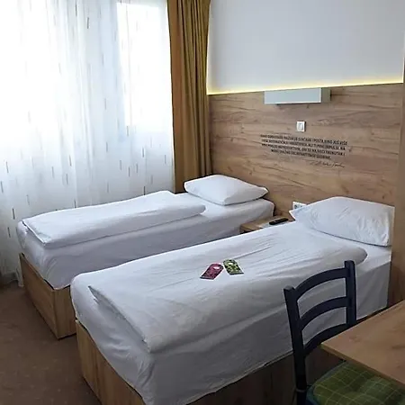 Hotel Argument 3*