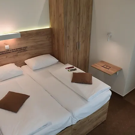 Tesla Bar&rooms Hotell Banja Luka