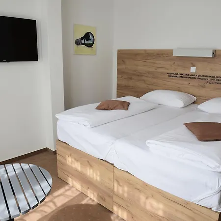 Hotel Argument Hotel