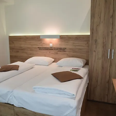 Hotel Argument 3*