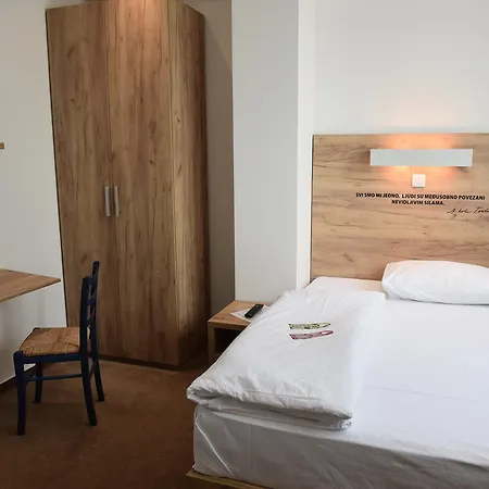 Hotel Argument 3*